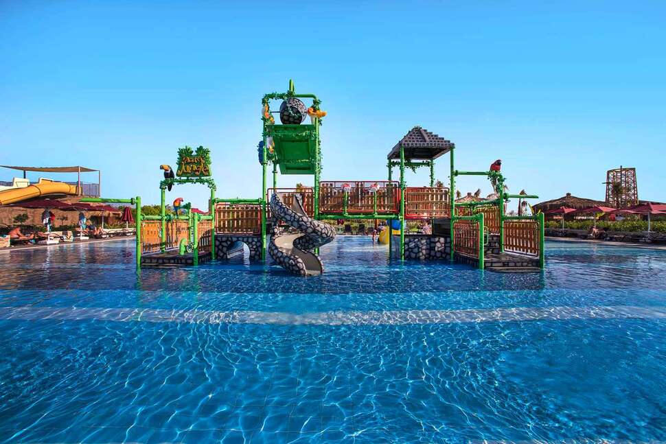Een foto van het zwembad bij Aska Lara Resort & Spa