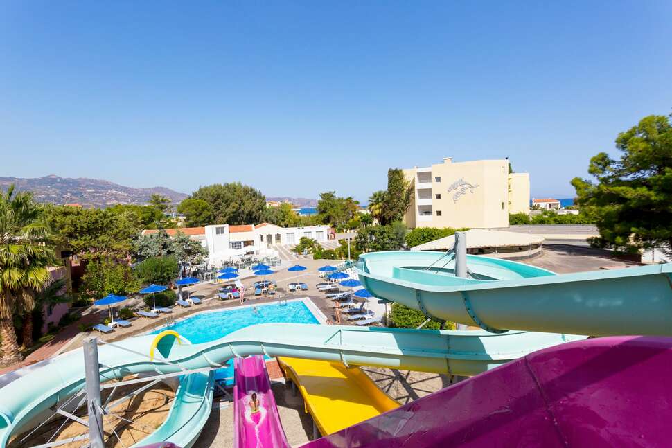 Een foto van het zwembad bij Dessole Dolphin Bay Resort