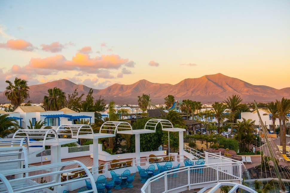 Een foto van de buitenkant van HL Aparthotel Paradise Island