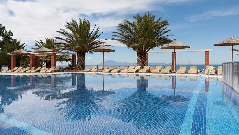 Een foto van het zwembad bij Alexandra Beach Thassos Spa Resort