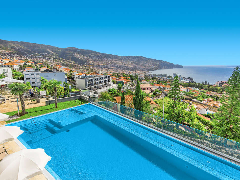 Een foto van het zwembad bij Hotel Madeira Panoramico