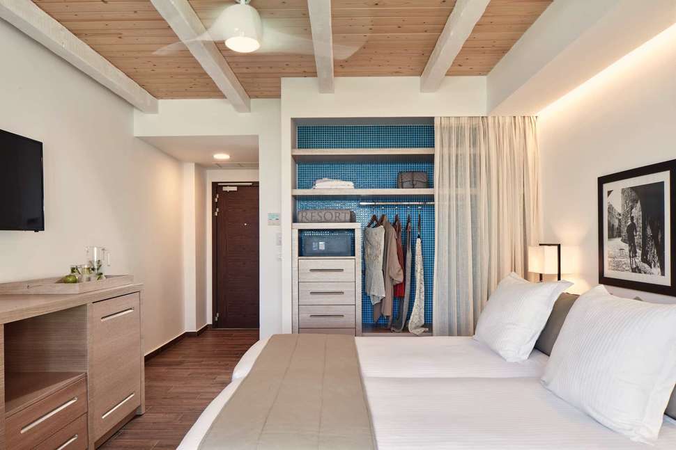 Ein Foto Esperos Village Blue & Spa
