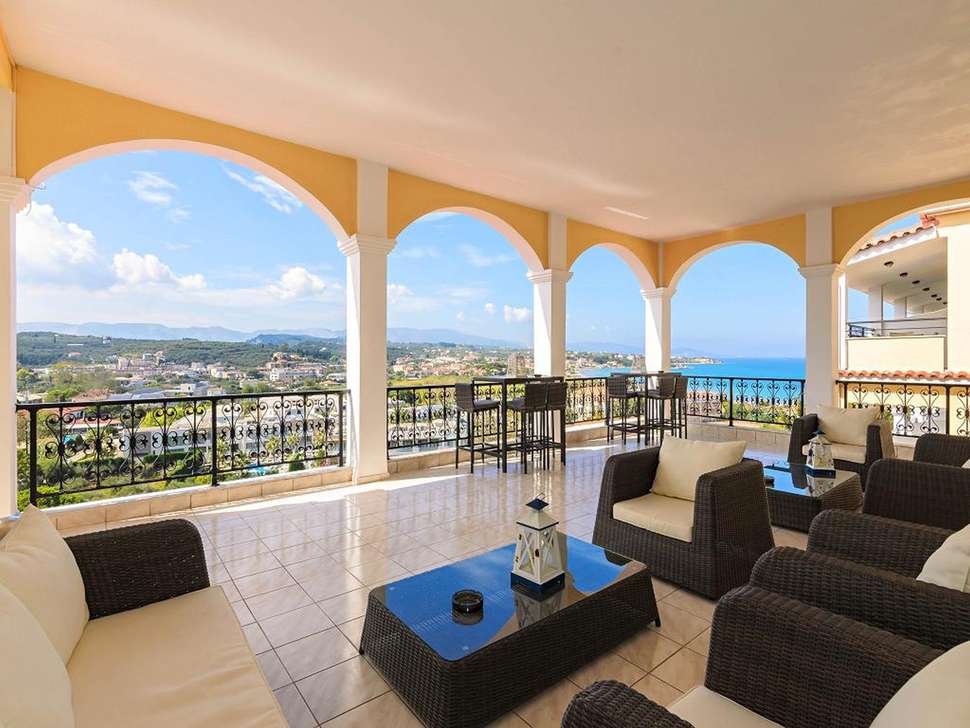 Een foto van het terras bij Zante Palace