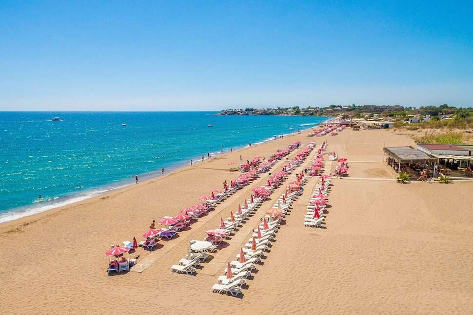 Ein Foto vom Strand beim Side Lowe Hotel