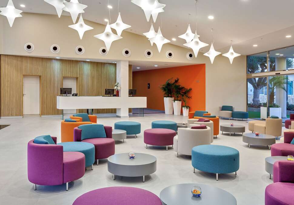 Een foto van het interieur van Barcelo Corralejo Sands