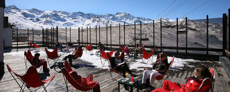 Een foto van het terras bij Hotel Val Chaviere