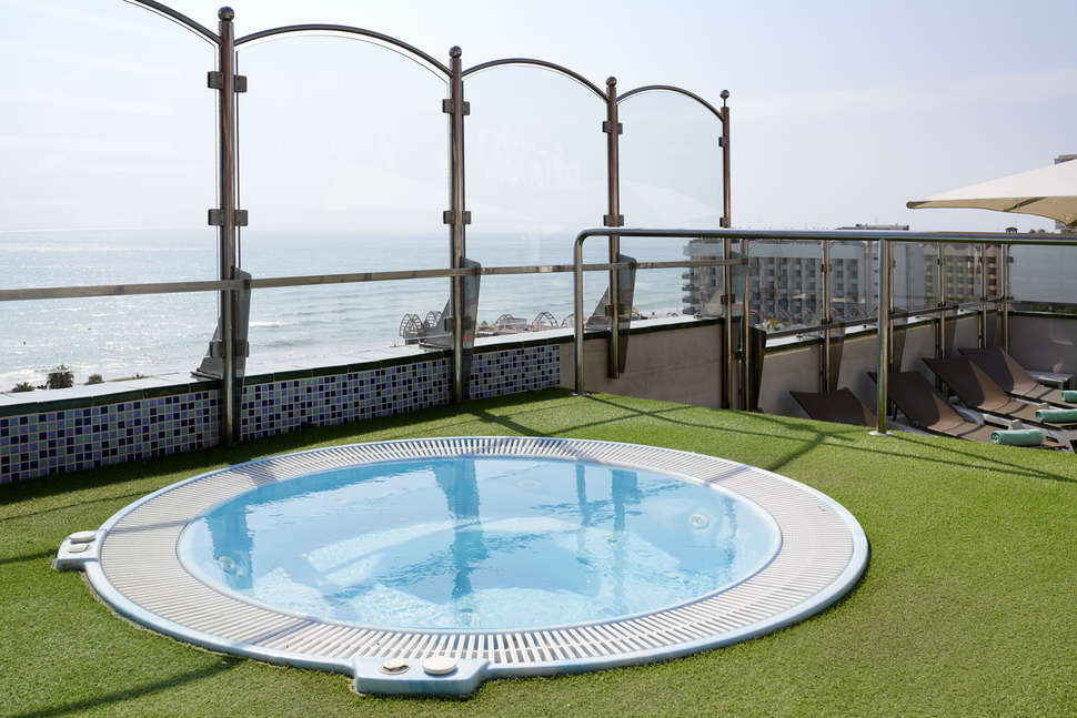 Een foto van het zwembad bij Hotel Fenix Torremolinos