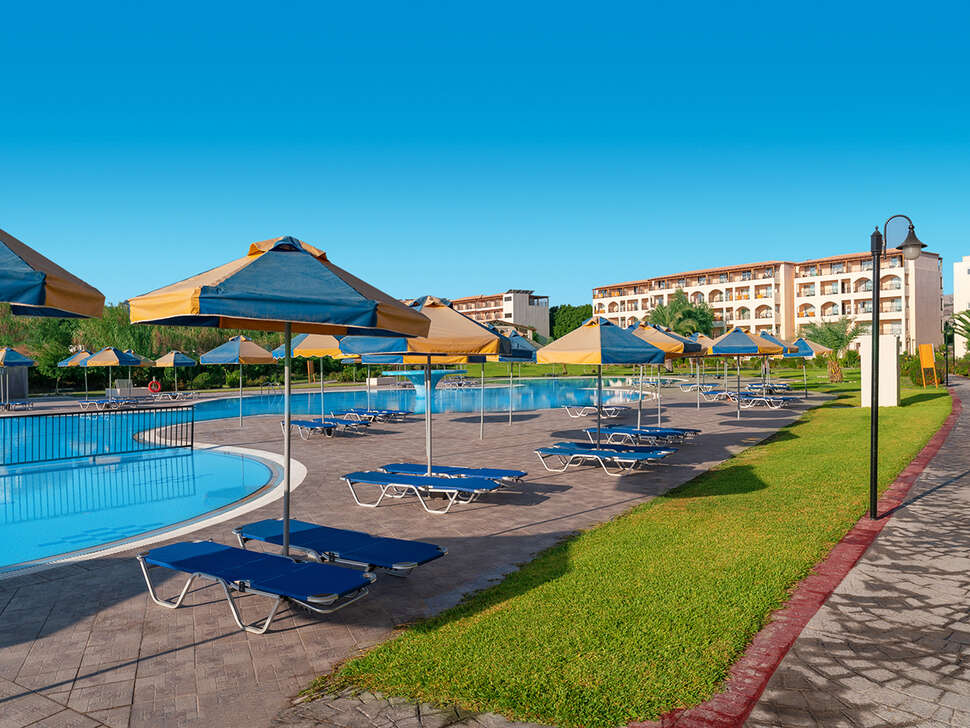 Een foto van het zwembad bij Myrina Beach Hotel