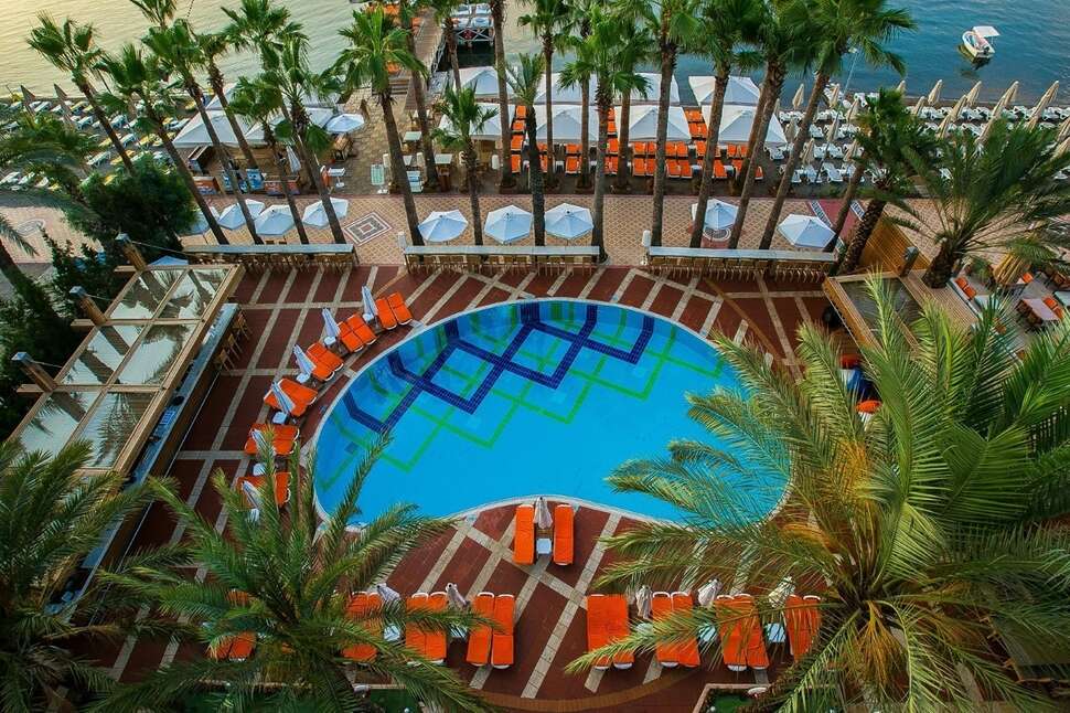 Een foto van het zwembad bij Hotel Elegance