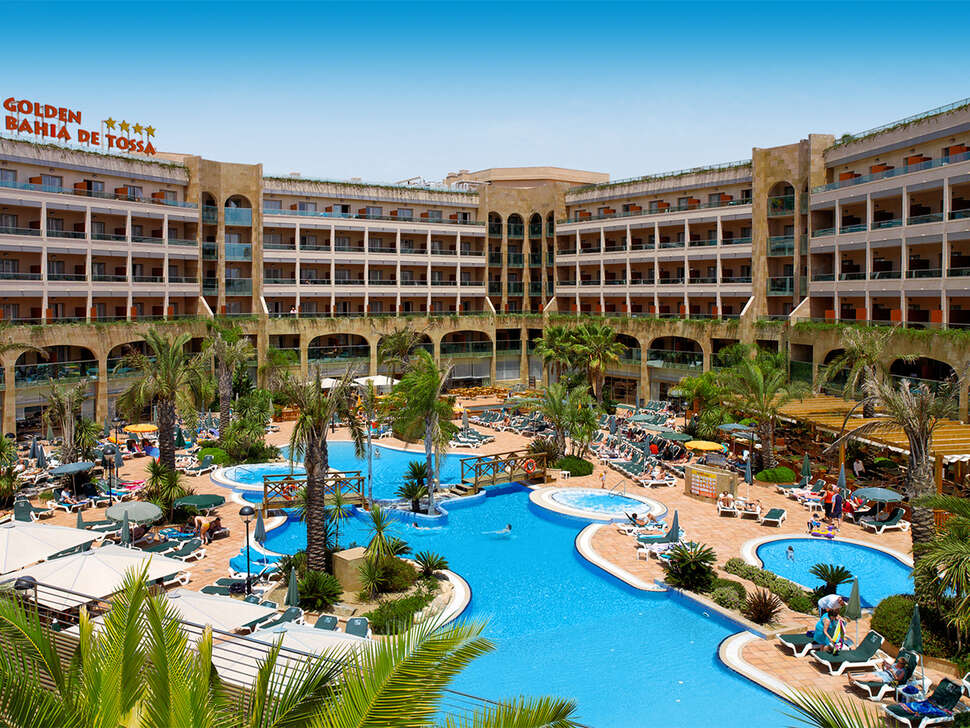 Ein Foto vom Pool im Golden Bahia de Tossa & Spa