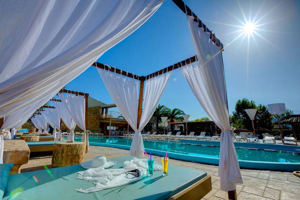 Een foto van het zwembad bij Island Beach Resort & Annex