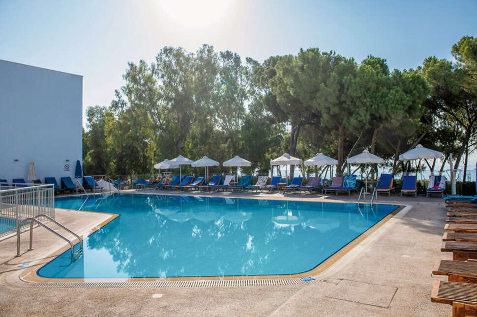 Ein Foto vom Pool im Park Beach Hotel