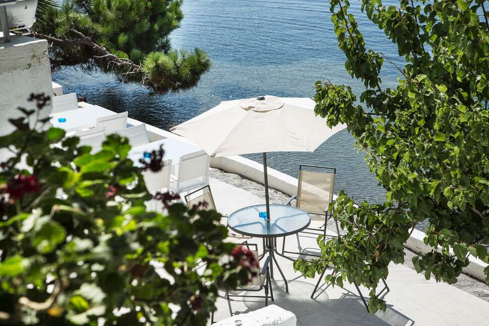 Een foto van het terras bij Porto Evia Boutique Hotel