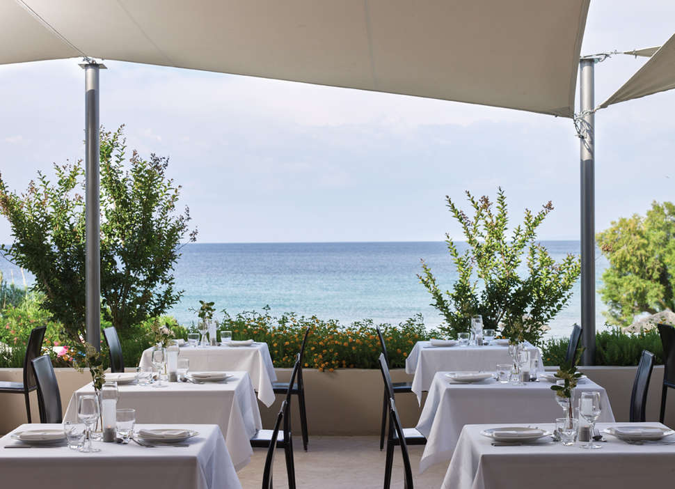 Een foto van het terras bij Atlantica Eleon Grand Resort & Spa