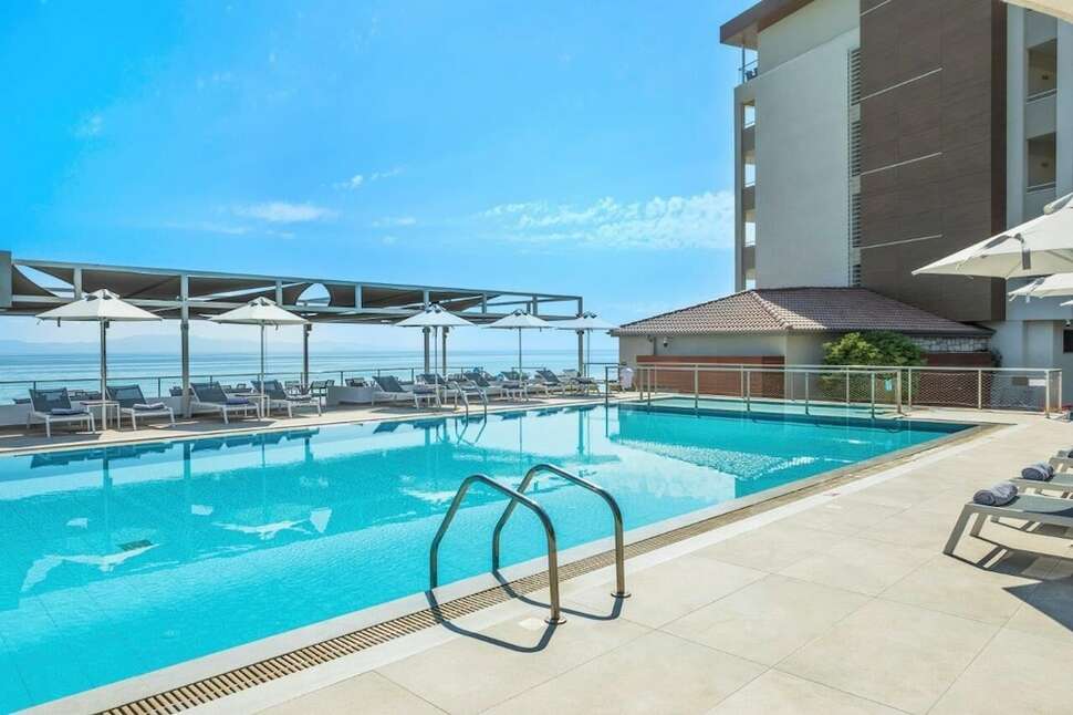 Ein Foto vom Pool im Ammon Zeus Hotel