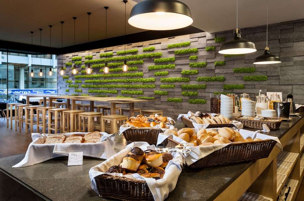 Een foto van de faciliteiten bij Neat Hotel Avenida