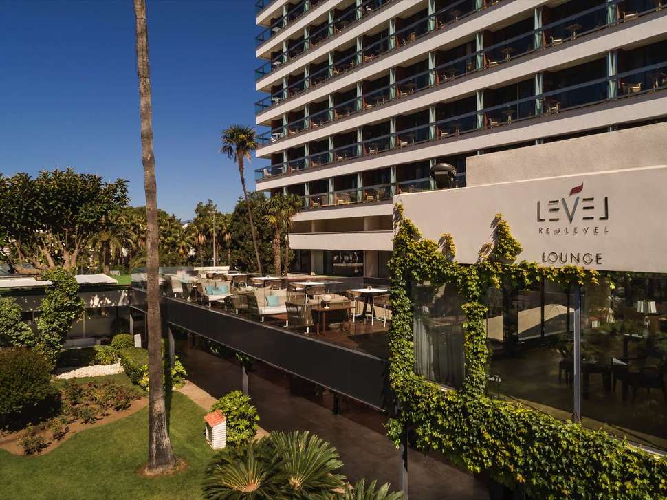 Ein Foto von der Terrasse im Hotel Don Pepe Gran Meliá