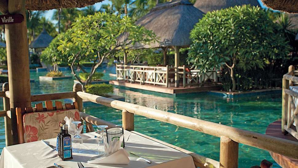 Een foto van de faciliteiten bij La Pirogue A Sun Resort