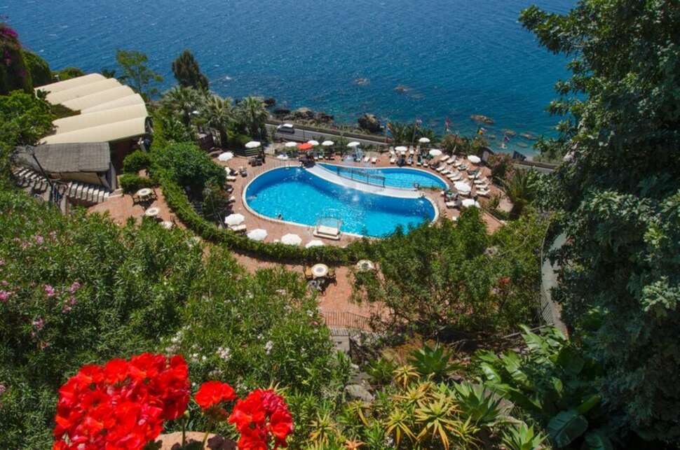 Een foto van het zwembad bij Baia Taormina Hotel