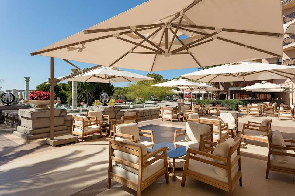 Een foto van het terras bij Xanadu Resort Hotel