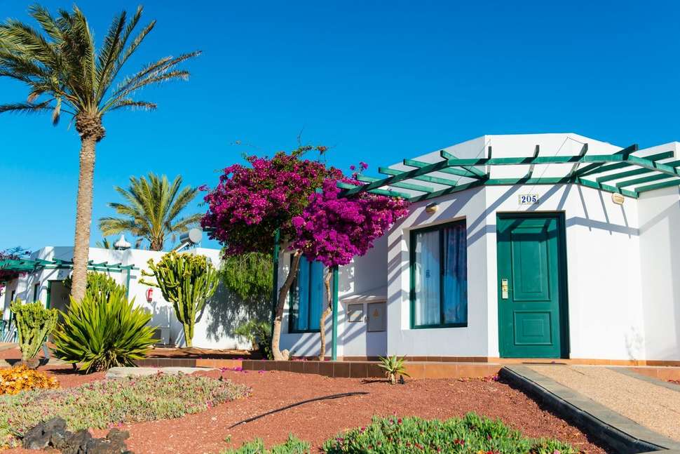 Een foto van de buitenkant van Club Playa Blanca Hotel