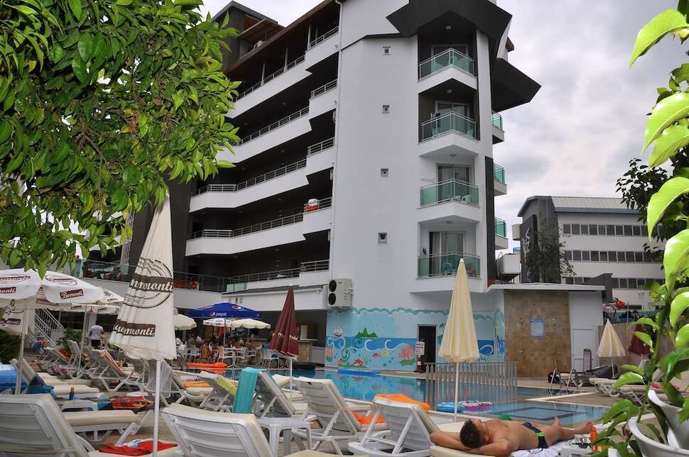 Ein Foto vom Pool im Acar Hotel