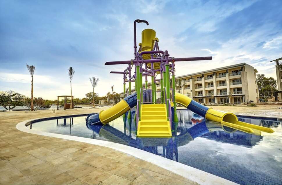 Een foto van het zwembad bij Royalton Negril