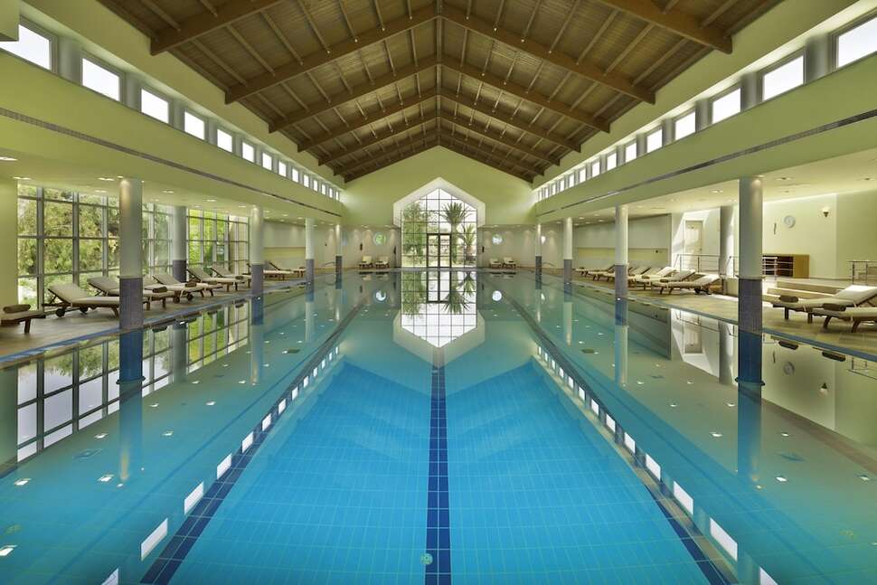 Een foto van het zwembad bij Neptune Luxury Resort