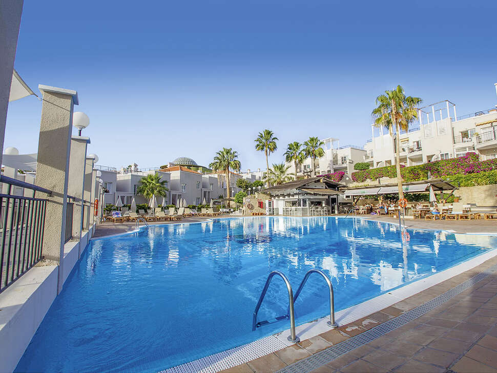 Een foto van het zwembad bij Aparthotel Los Olivos