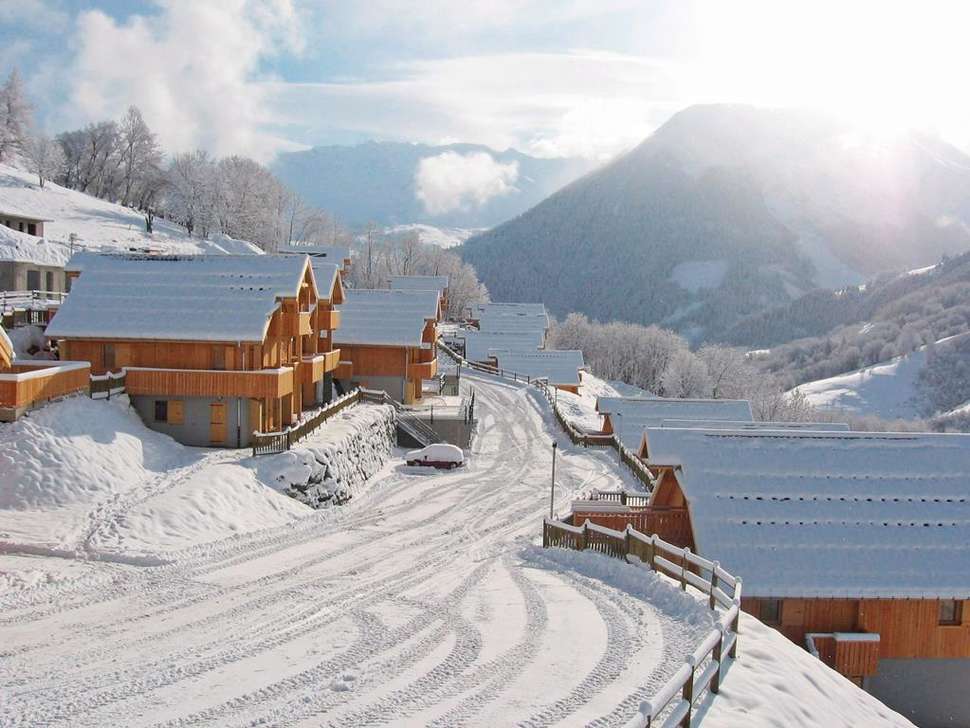 Een foto van de buitenkant van Les Chalets des Ecourt