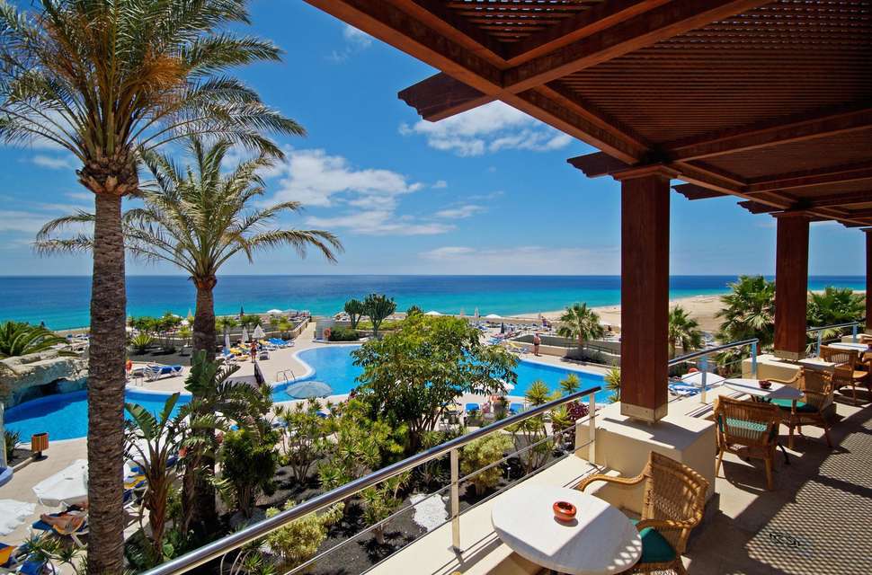 Een foto van het zwembad bij Iberostar Waves Playa Gaviotas