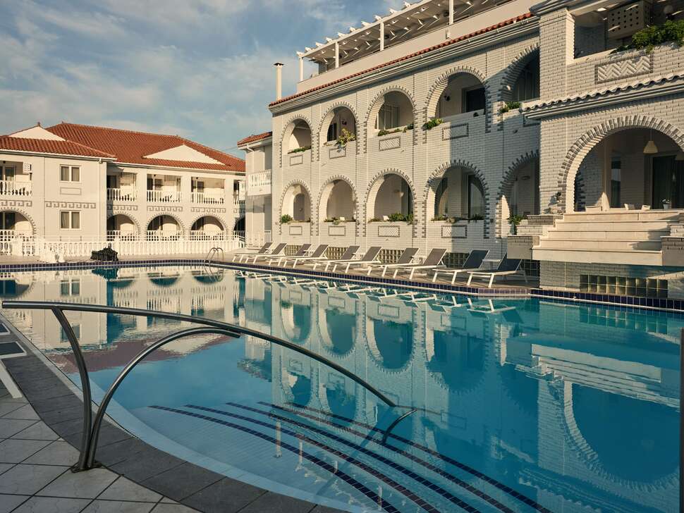 Een foto van het zwembad bij Meandros Boutique & Spa