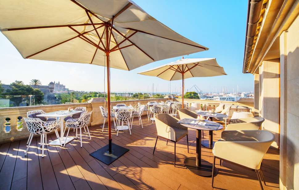 Een foto van het terras bij Hostal Cuba