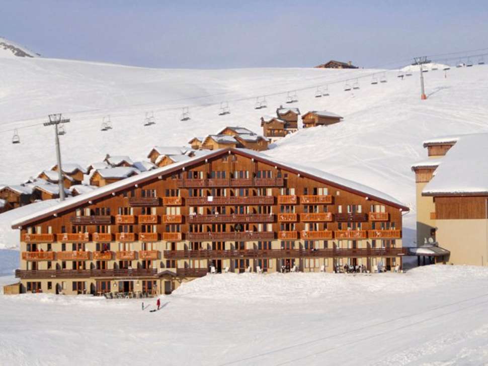 Een foto van de buitenkant van Pierre & Vacances Residence Le Mont Soleil