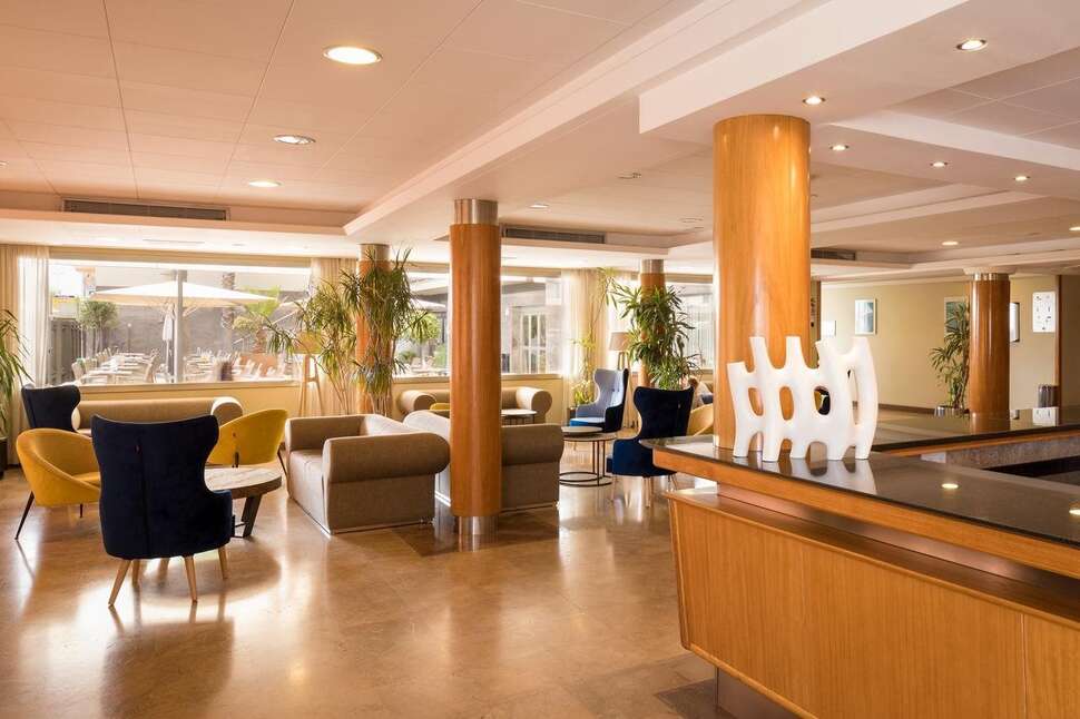 Een foto van het interieur van H-Top Pineda Palace