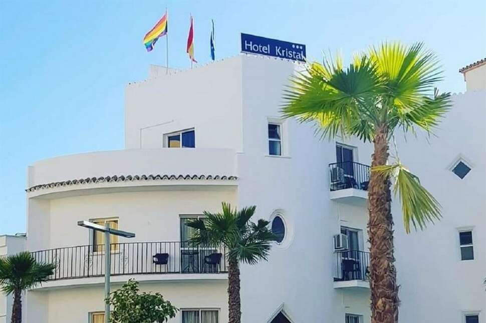 Een foto van de buitenkant van Hotel Kristal