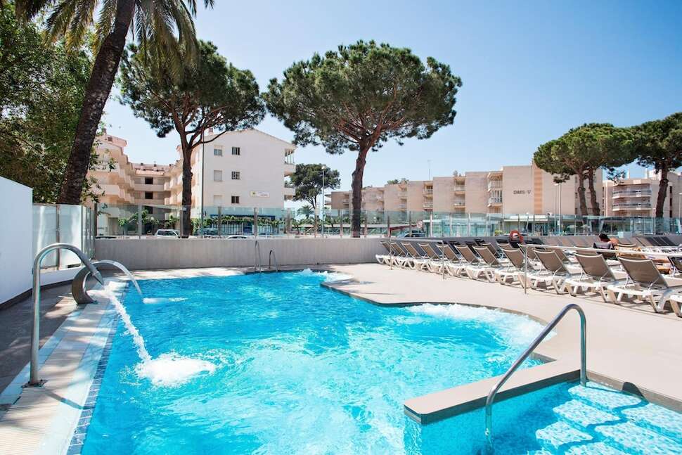 Een foto van het zwembad bij Hotel Best Cambrils