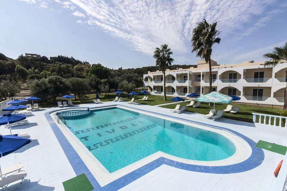 Een foto van het zwembad bij Tivoli Hotel