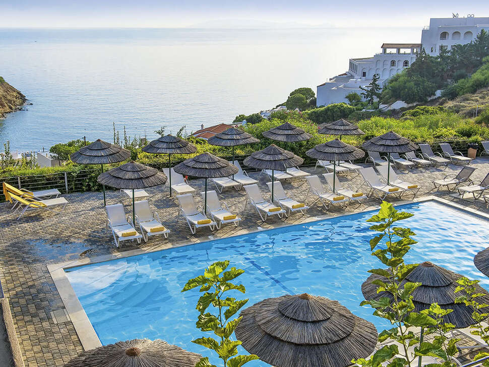 Ein Foto vom Pool im Blue Bay Resort & Spa