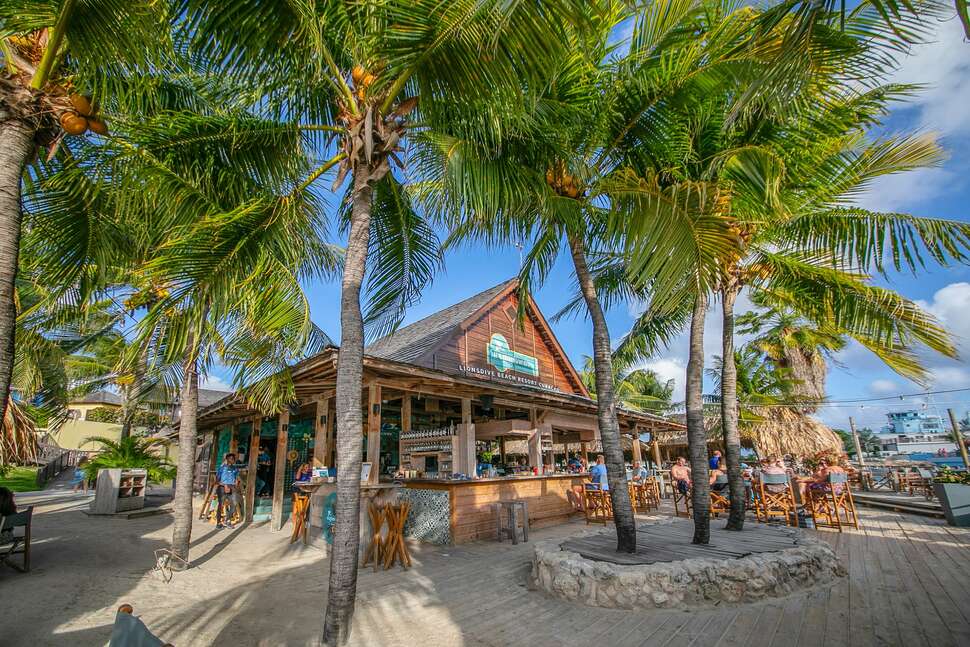 Een foto van LionsDive Beach Resort