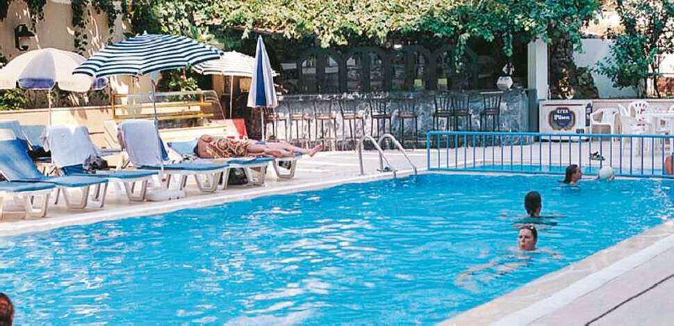 Ein Foto vom Pool im Diamore Hotel