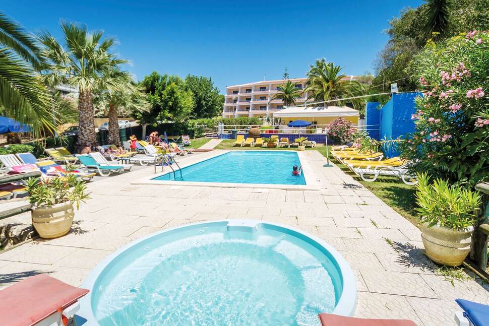 Een foto van het zwembad bij Monica Isabel Beach Club