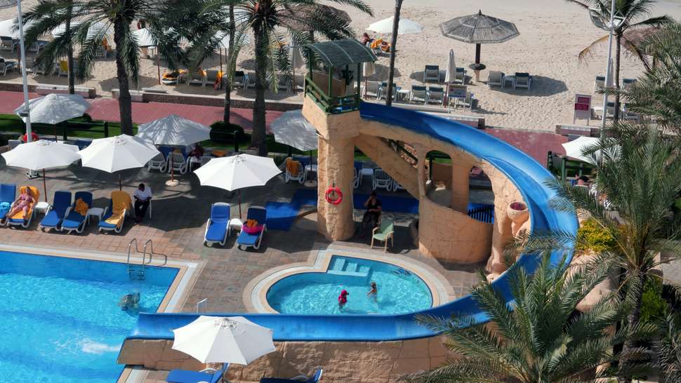 Ein Foto vom Pool im Occidental Sharjah Grand