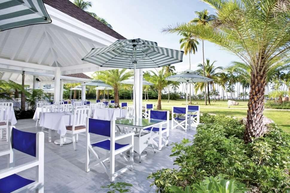 Een foto van het terras bij Viva Wyndham V Samana