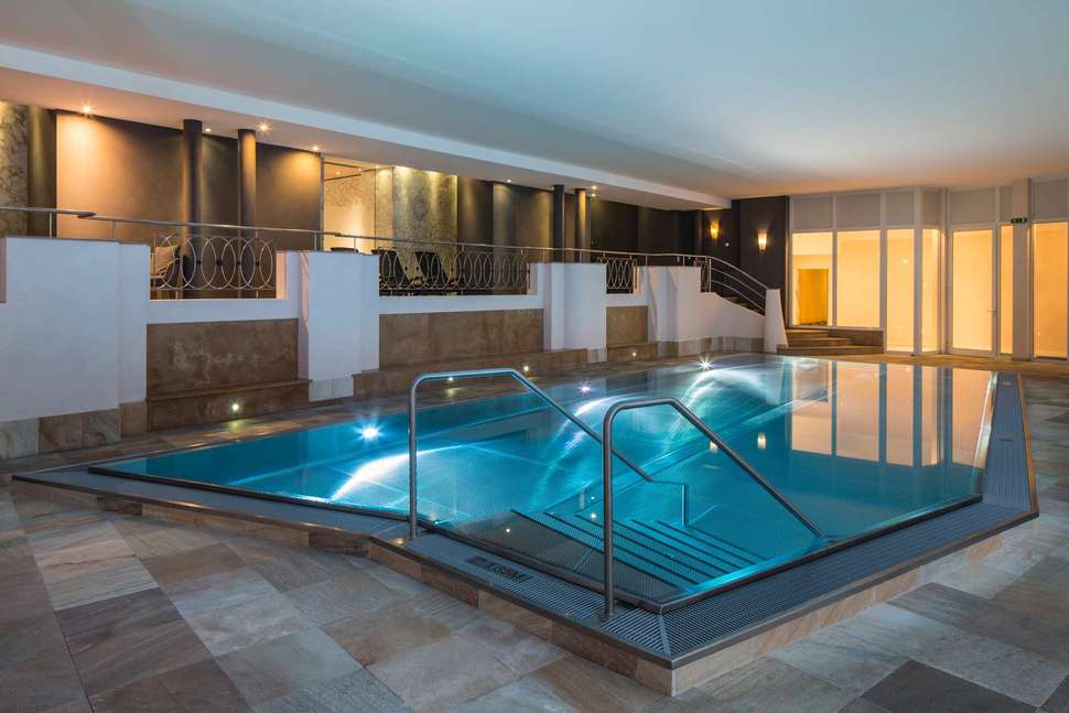 Ein Foto vom Pool im Falkensteiner Grand Spa Marienbad