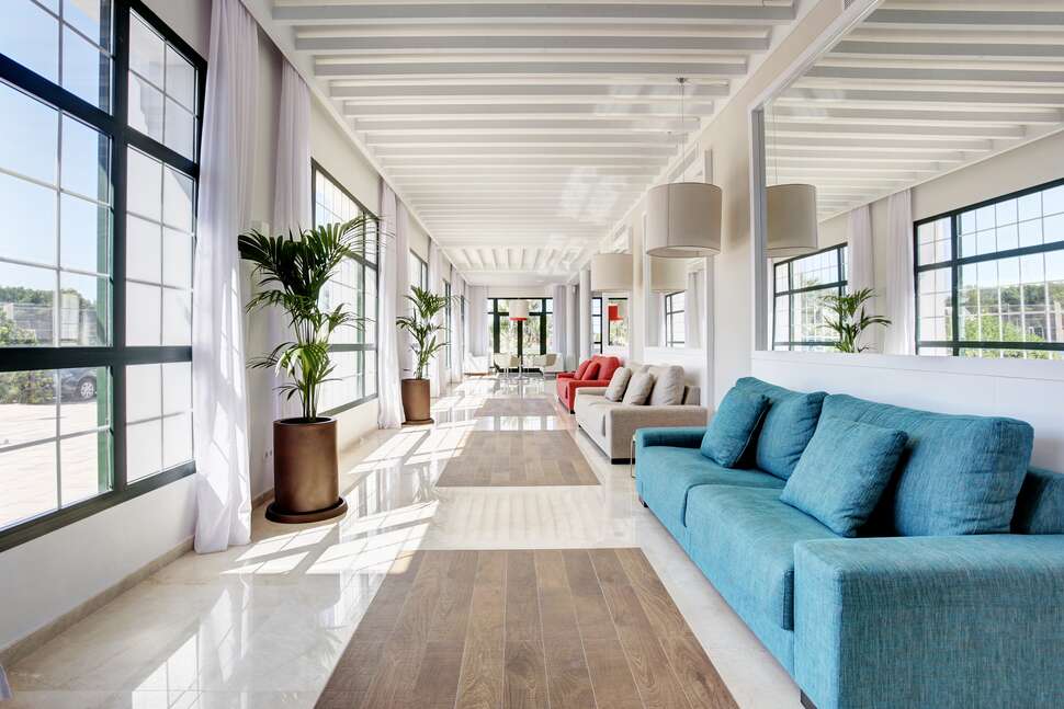 Een foto van het interieur van Grupotel Mar de Menorca