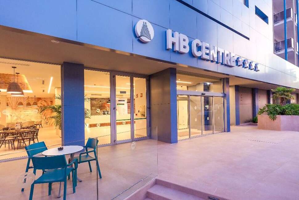 Een foto van de buitenkant van Hotel Benidorm Centre