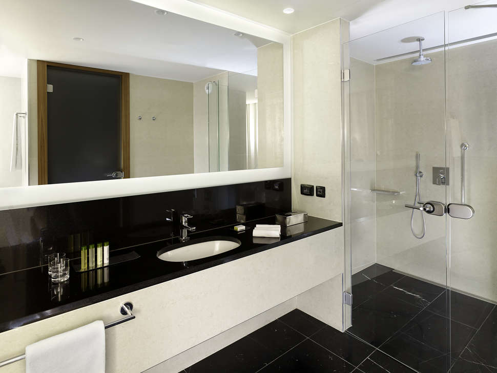 Een foto van de buitenkant van DoubleTree by Hilton Zagreb
