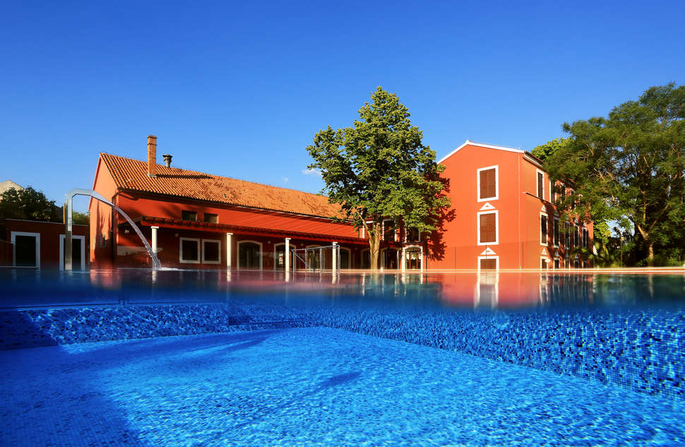 Een foto van het zwembad bij Villa Donat