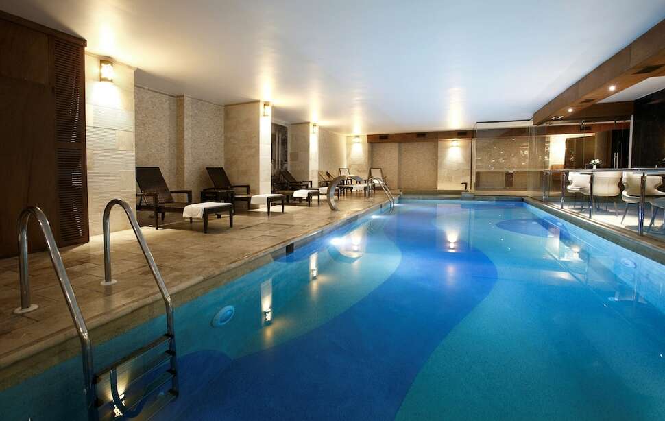 Een foto van het zwembad bij Darkhill Hotel